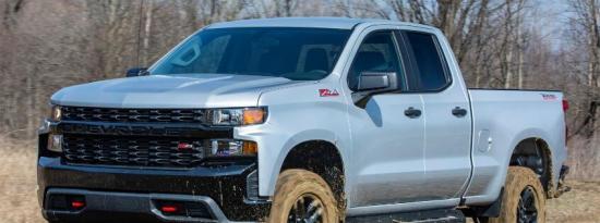 通用汽车公司跟随双胞胎雪佛兰Silverado 1500