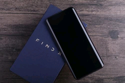 科技动态:分享OPPO Find X2采用的什么屏幕的挖孔屏