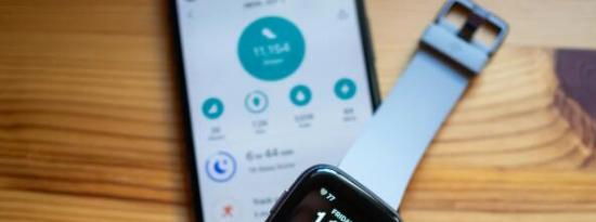 科技动态:教你如何在Fitbit上启用SpO2监视器