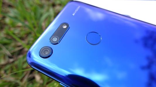 IT资讯： Honor View 20正式亮相成为全球首款使用纳米光刻的智能手机 